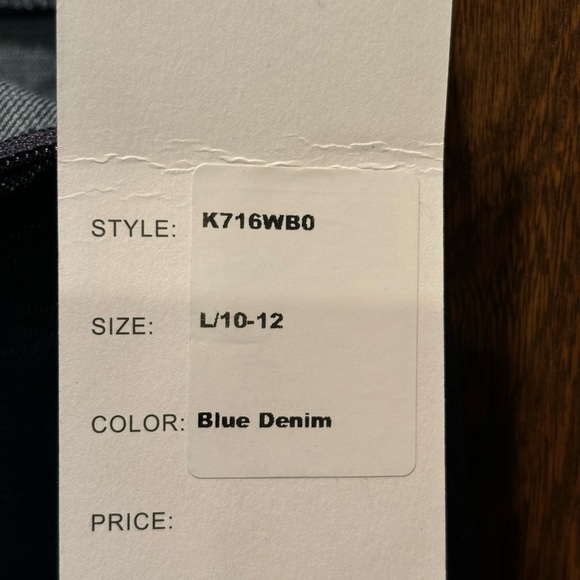 Unique Vintage Jeans - Picture 6 of 11